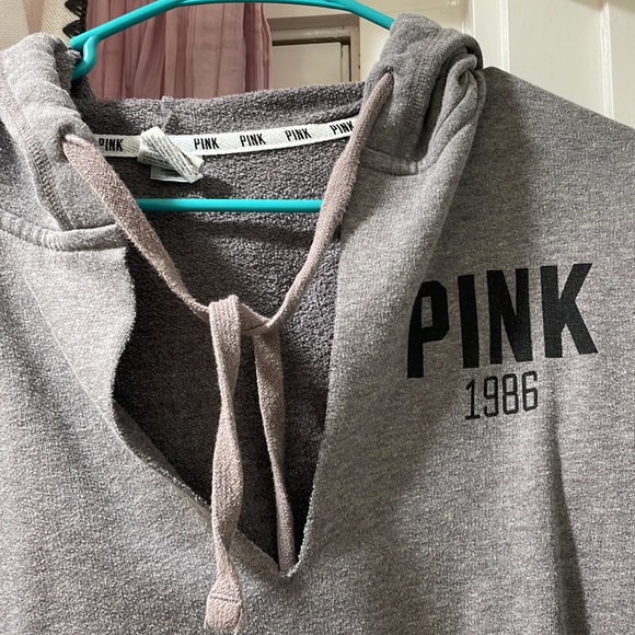 Vcut PINK longsleeve✨ - Picture 3 of 5